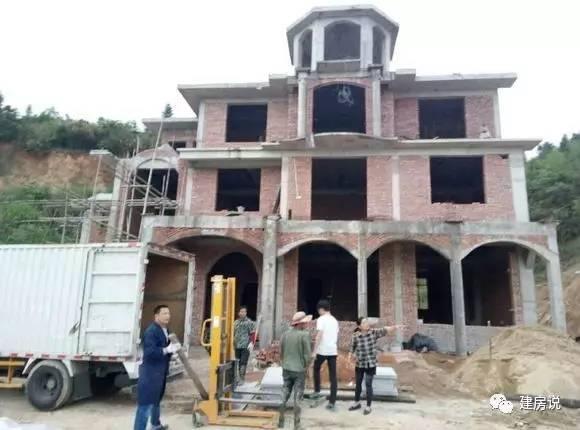 土豪網友建歐式農村別墅，施工水平高，漂亮堪比城堡