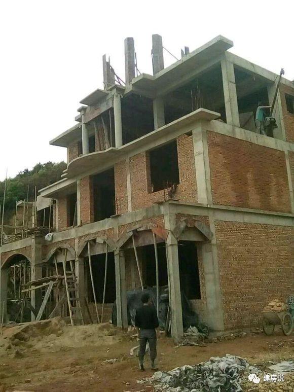 土豪網友建歐式農村別墅，施工水平高，漂亮堪比城堡