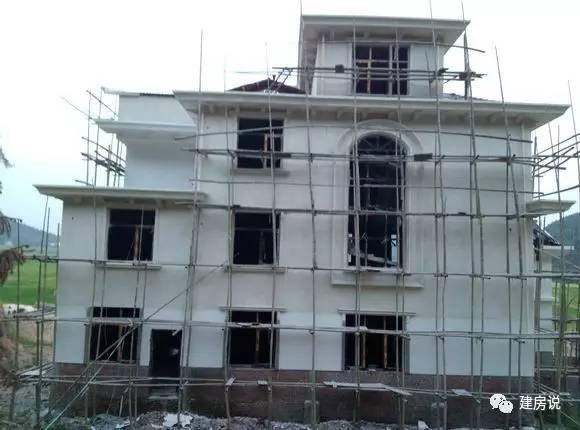 土豪網友建歐式農村別墅，施工水平高，漂亮堪比城堡