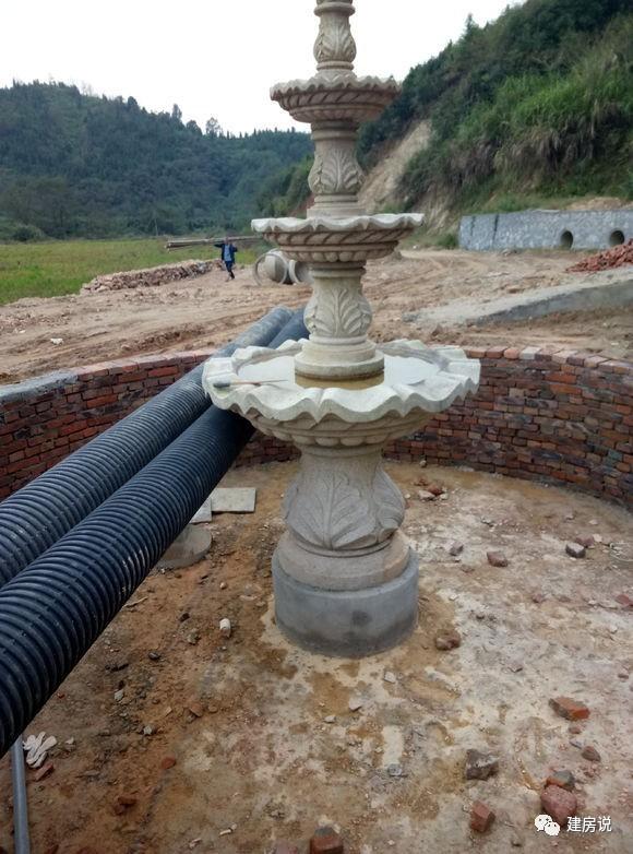 土豪網友建歐式農村別墅，施工水平高，漂亮堪比城堡