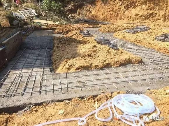 比效果圖還好看，這套建好的三層農村別墅逆天了