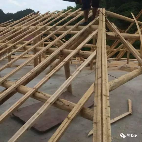 比效果圖還好看，這套建好的三層農村別墅逆天了