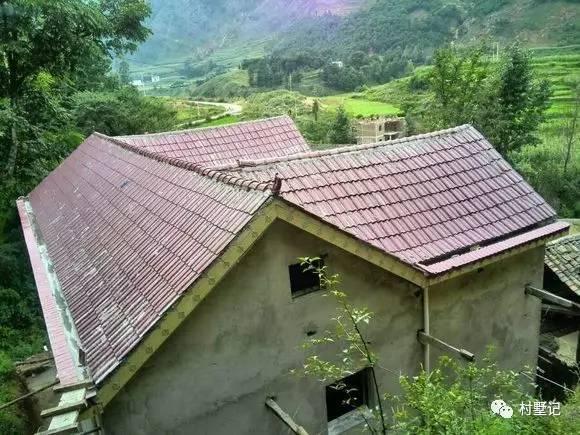 網友花30萬建造農村別墅，老家風景秀麗但施工水平就……