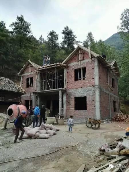 網友花30萬建造農村別墅，老家風景秀麗但施工水平就……