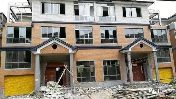 30歲兄弟倆在老家建雙拼別墅，當地找不到比這更好的