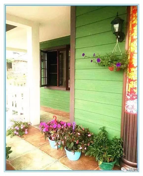 老張回農村自己蓋了一棟別墅，花的錢讓城里人都哭了