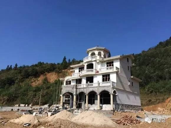 實拍江蘇網友自建農村豪華別墅，雄偉大氣不輸城堡你見過嗎