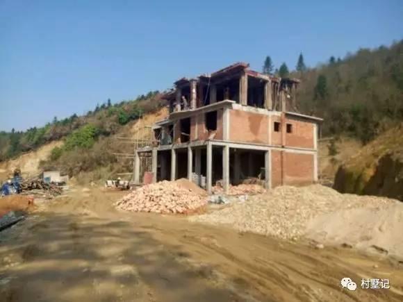 實拍江蘇網友自建農村豪華別墅，雄偉大氣不輸城堡你見過嗎