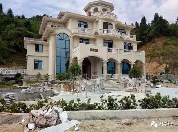 實拍江蘇網友自建農村豪華別墅，雄偉大氣不輸城堡你見過嗎