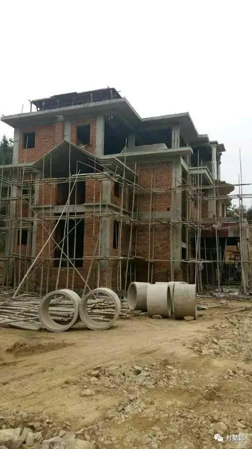 實拍江蘇網友自建農村豪華別墅，雄偉大氣不輸城堡你見過嗎
