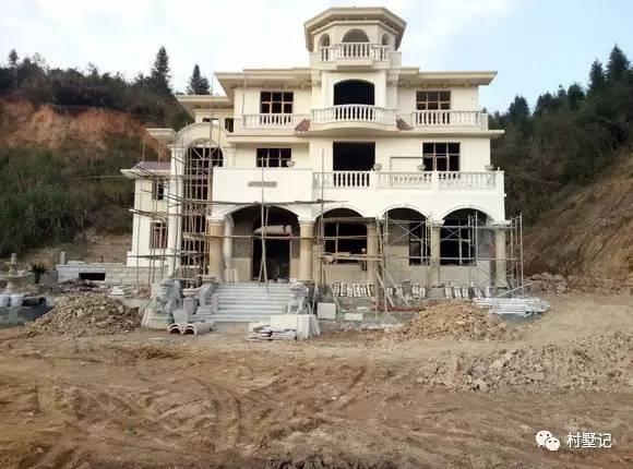 實拍江蘇網友自建農村豪華別墅，雄偉大氣不輸城堡你見過嗎