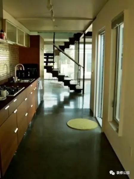 建別墅，能用集裝箱？挑空客廳都行，看看人家就知道