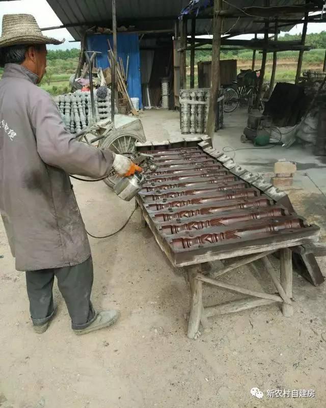 大叔60多歲創業賣自建房欄桿，3年賺了一棟別墅！