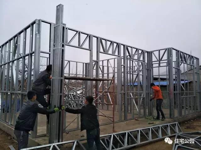 輕鋼別墅到底有什么好, 讓這個村的老百姓都搶著建? 施工隊訂單都排到了明年!