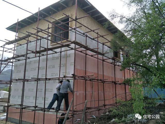 輕鋼別墅到底有什么好, 讓這個村的老百姓都搶著建? 施工隊訂單都排到了明年!