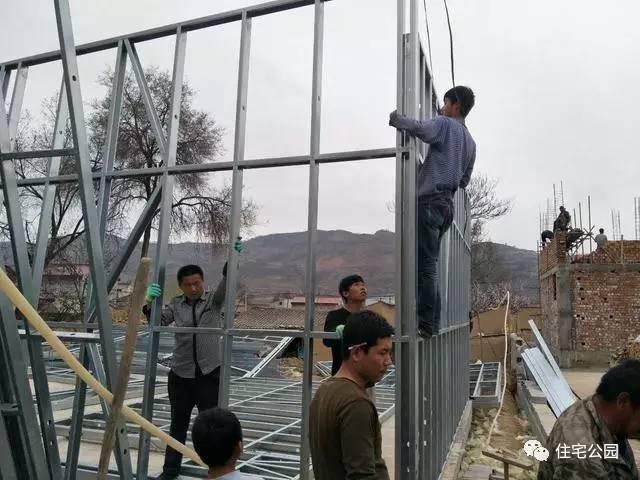 輕鋼別墅到底有什么好, 讓這個村的老百姓都搶著建? 施工隊訂單都排到了明年!