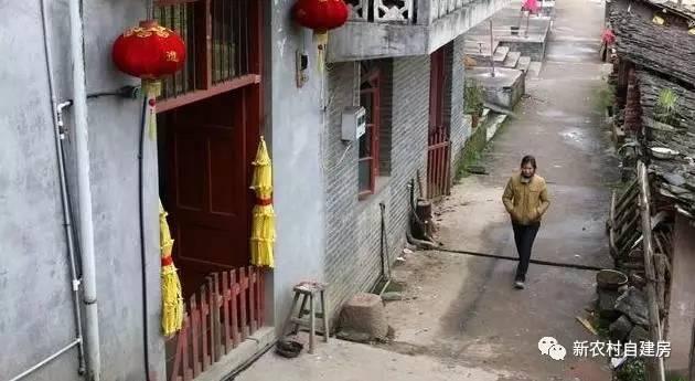 農(nóng)村的建筑施工隊(duì)，和他們建的房子