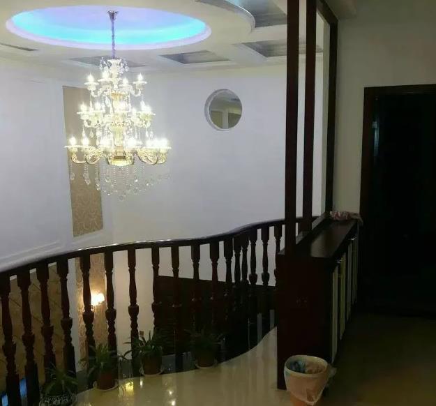 不聽媽媽的話，執意嫁給鳳凰男，看到他們家的房子終于哭了