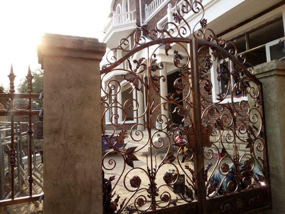 因為窮相親被嫌棄，5年后逆襲回鄉建豪宅