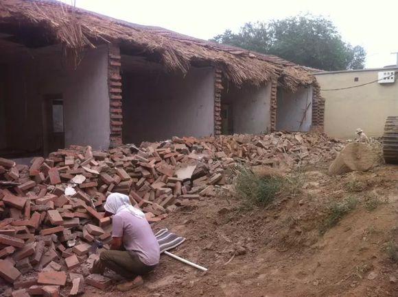 因為窮相親被嫌棄，5年后逆襲回鄉建豪宅