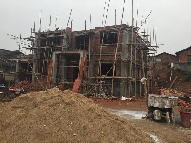 湖南伢子40萬為父母建別墅，孝心感動鄰里，爭相稱贊