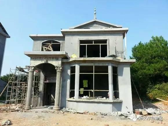 牛人自述：25萬建別墅，引10萬網友圍觀，爭相稱贊