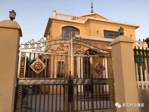 牛人自述：25萬建別墅，引10萬網友圍觀，爭相稱贊