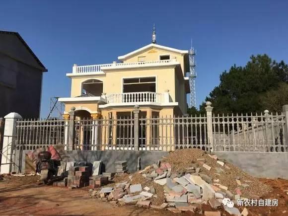 牛人自述：25萬建別墅，引10萬網友圍觀，爭相稱贊