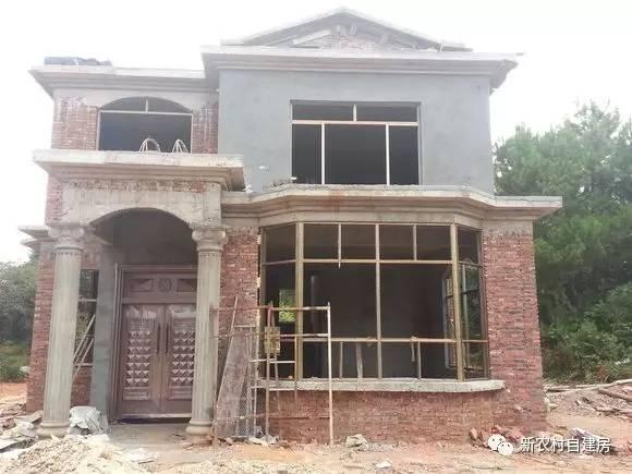 牛人自述：25萬建別墅，引10萬網友圍觀，爭相稱贊