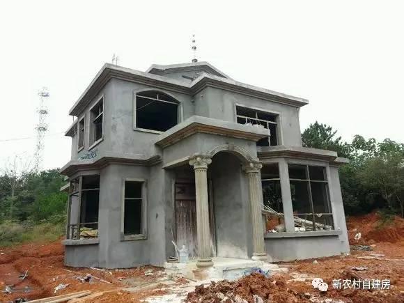 牛人自述：25萬建別墅，引10萬網友圍觀，爭相稱贊