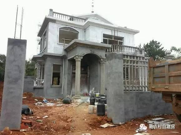 牛人自述：25萬建別墅，引10萬網友圍觀，爭相稱贊