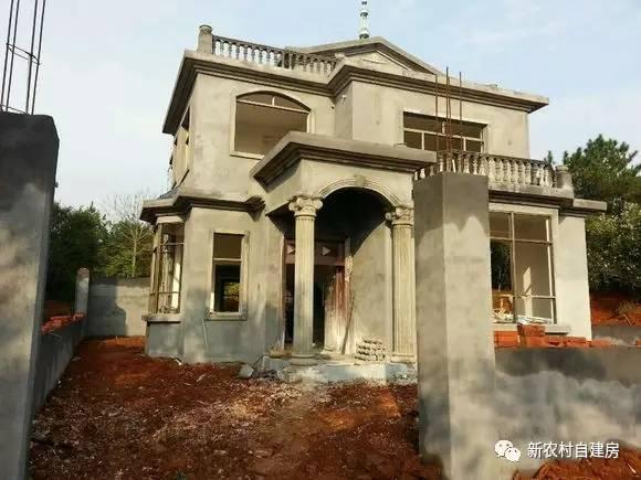 牛人自述：25萬建別墅，引10萬網友圍觀，爭相稱贊