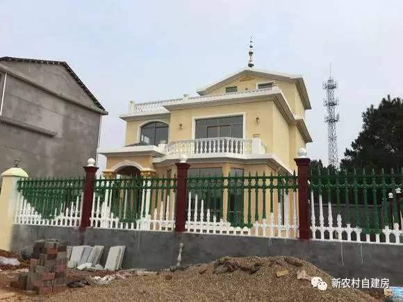 牛人自述：25萬建別墅，引10萬網友圍觀，爭相稱贊