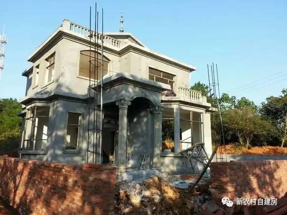 牛人自述：25萬建別墅，引10萬網友圍觀，爭相稱贊