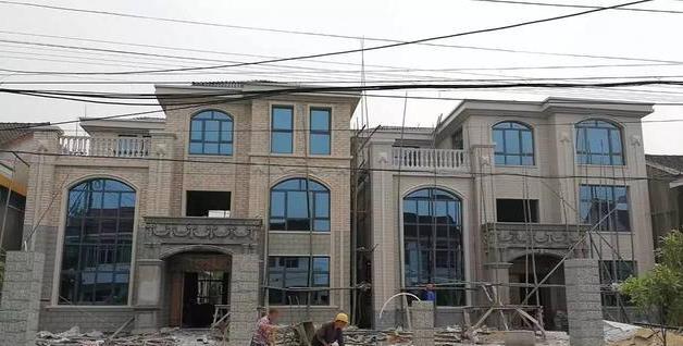 兄弟一起建別墅，35萬一人一棟，這下公平了