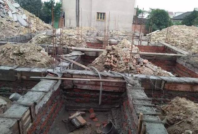 兄弟一起建別墅，35萬一人一棟，這下公平了