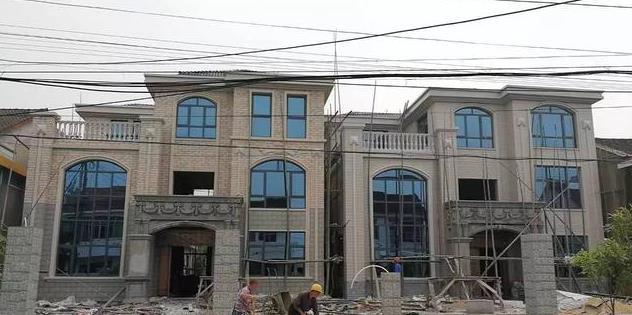 兄弟一起建別墅，35萬一人一棟，這下公平了