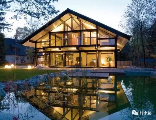 父親節(jié)剛過，她便回到北京郊區(qū)為父親蓋了一棟新型的裝配式房屋