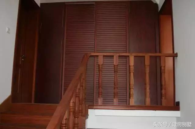 資金被股市套牢，一家三口80萬回村蓋座帶中式庭院的別墅