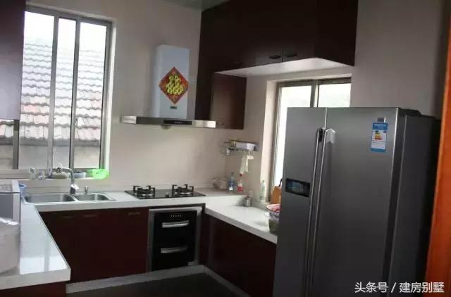 資金被股市套牢，一家三口80萬回村蓋座帶中式庭院的別墅