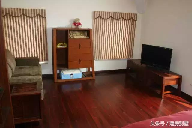 資金被股市套牢，一家三口80萬回村蓋座帶中式庭院的別墅