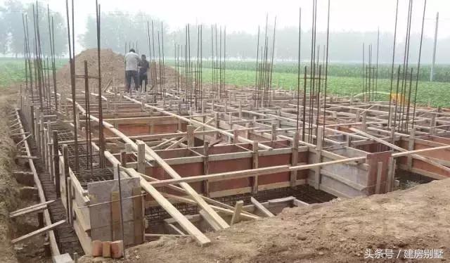 雙職工夫妻回安徽老家自建房，5歲女兒最愛田園生活