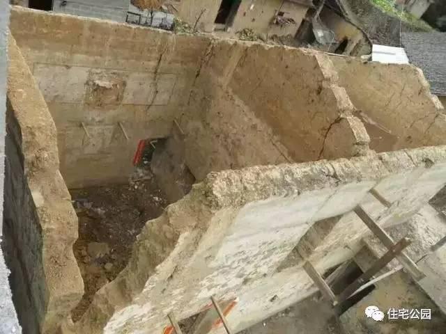 重慶蓋房直播，房主充當小工親自上陣，建成36萬引全村圍觀！