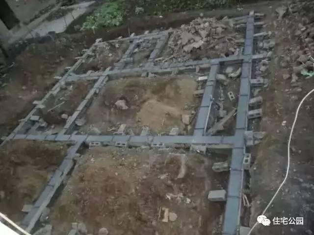 重慶蓋房直播，房主充當小工親自上陣，建成36萬引全村圍觀！