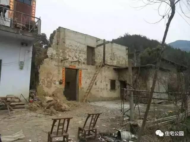 重慶蓋房直播，房主充當小工親自上陣，建成36萬引全村圍觀！