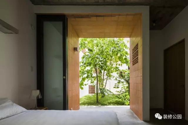 自建房屋做民宿，花磚庭院連廊不可少，狹長地塊也不怕