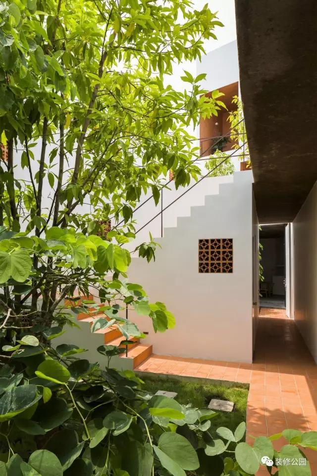 自建房屋做民宿，花磚庭院連廊不可少，狹長地塊也不怕