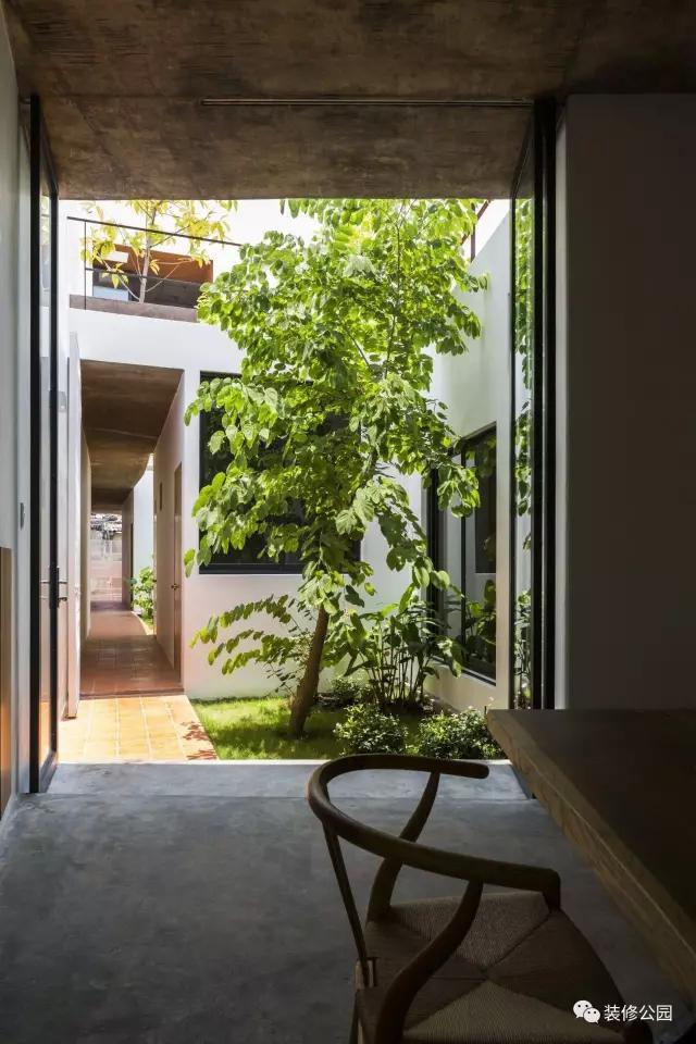 自建房屋做民宿，花磚庭院連廊不可少，狹長地塊也不怕