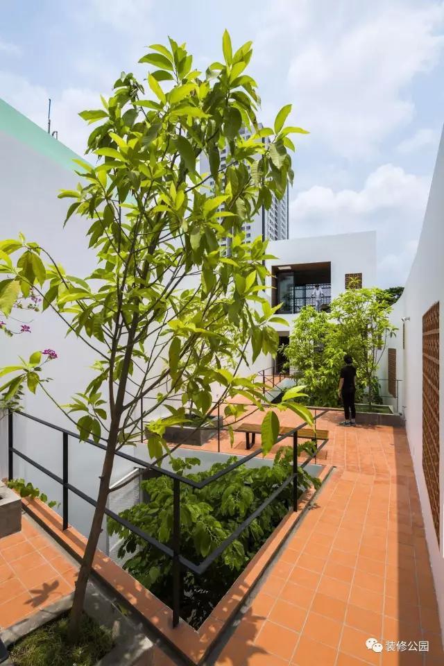 自建房屋做民宿，花磚庭院連廊不可少，狹長地塊也不怕