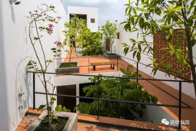 自建房屋做民宿，花磚庭院連廊不可少，狹長地塊也不怕